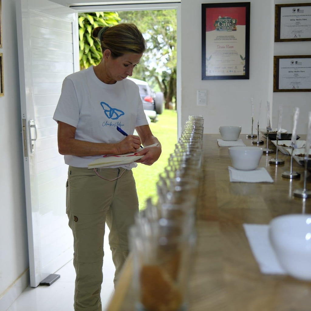 Ilse taking notes when tasting coffee at finca granja paraiso 92